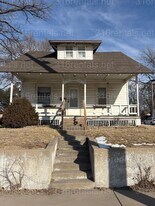 600 W 1st St in Newton, KS - Building Photo