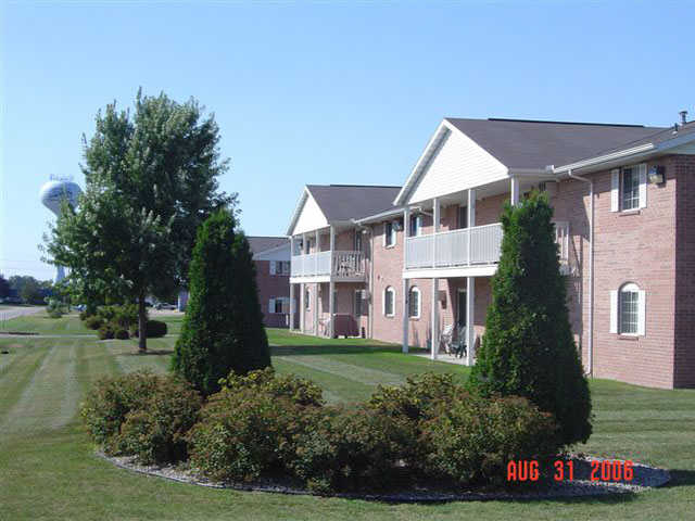 Heritage Estates in Menasha, WI - Foto de edificio