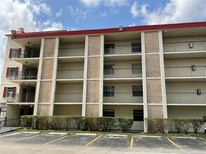 3001 NW 48th Ave in Lauderdale Lakes, FL - Foto de edificio - Building Photo