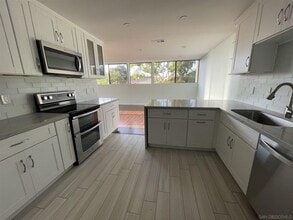 2420 Torrey Pines Rd in San Diego, CA - Building Photo - Building Photo