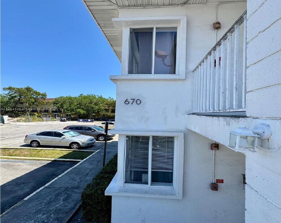 660 NE 88th Terrace in Miami Shores, FL - Foto de edificio