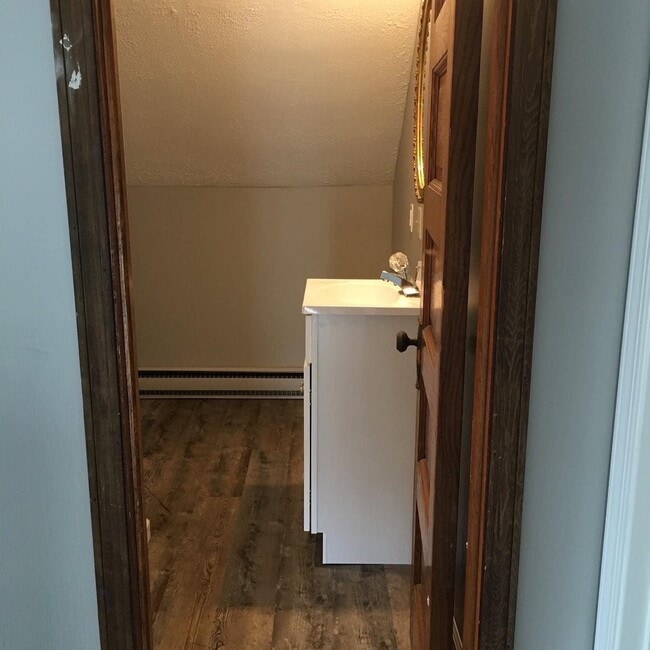 184 Buffalo St, Unit 184 UPPER in Hamburg, NY - Foto de edificio - Building Photo