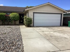 567 Tuttle Ave in Watsonville, CA - Building Photo - Building Photo