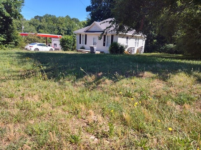 property at 906 Oval St