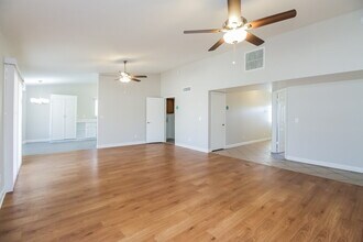 7008 W Canterbury Dr in Peoria, AZ - Building Photo - Building Photo