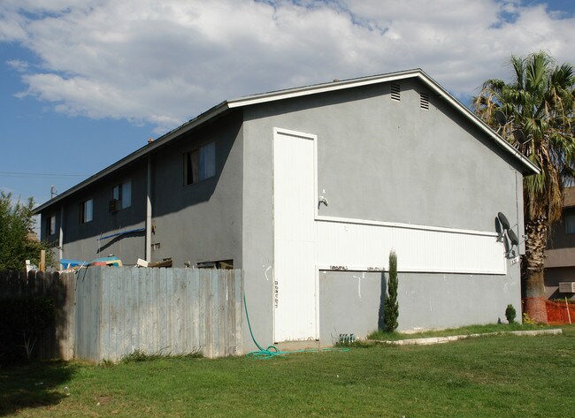 531 Penrose Dr in Corona, CA - Foto de edificio - Building Photo