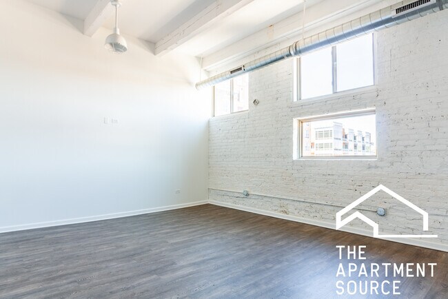930 W Dakin St, Unit 205