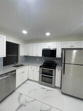 2541 Aragon Blvd in Sunrise, FL - Building Photo - Building Photo