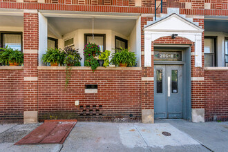 206 Montgomery Street Apartments in Bloomfield, NJ - Building Photo - Building Photo