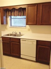 1056 Brandywine Blvd-Unit -E in Zanesville, OH - Building Photo - Building Photo