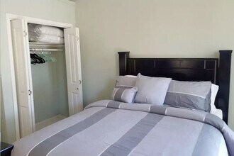 920 Frenchmen St, Unit A in New Orleans, LA - Foto de edificio - Building Photo