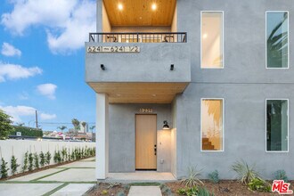 6239 Banner Ave in Los Angeles, CA - Building Photo - Building Photo