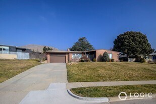195 E Roundtoft Dr in Salt Lake City, UT - Building Photo