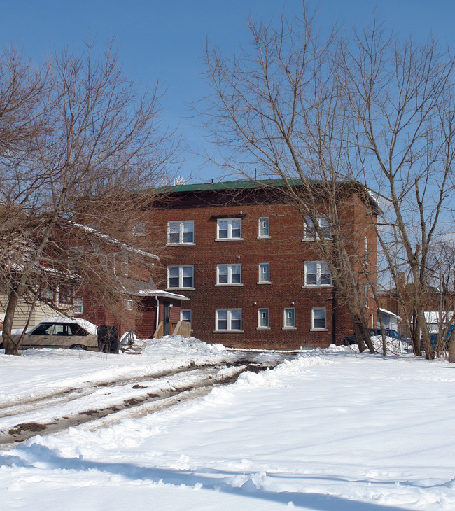 927 Copley Rd in Akron, OH - Foto de edificio - Building Photo