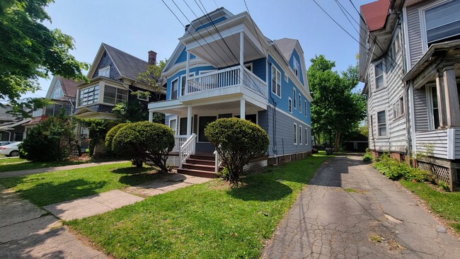 124 Hubinger St, Unit 2 in New Haven, CT - Foto de edificio - Building Photo
