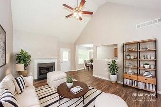 2040 Club Bay Dr in Villa Rica, GA - Building Photo - Building Photo