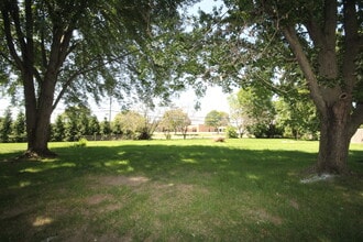 4233 Marywood Dr in Troy, MI - Foto de edificio - Building Photo