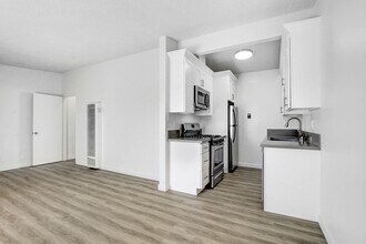 1010 Pico Blvd, Unit 10 in Santa Monica, CA - Foto de edificio - Building Photo
