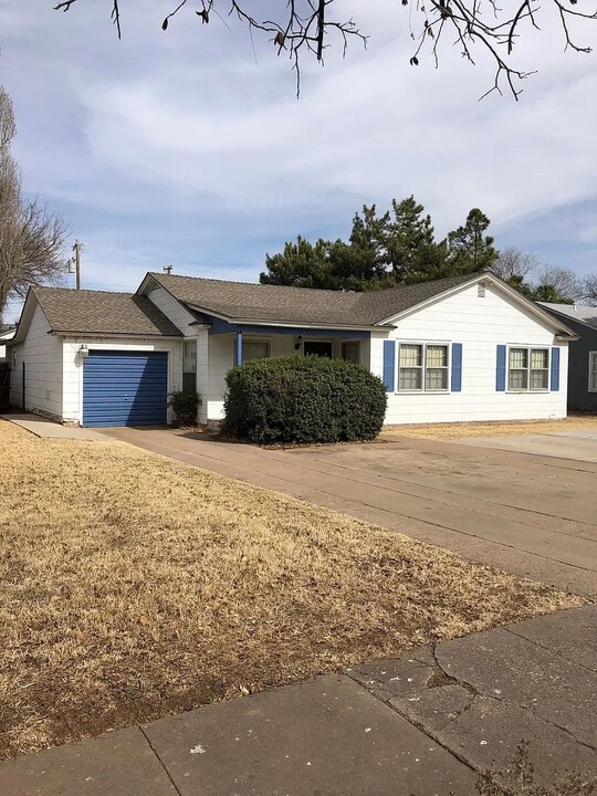 2208 32nd St in Lubbock, TX - Foto de edificio