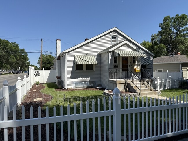 property at 2423 Pine St
