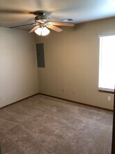 1307 Commerce Dr in Norman, OK - Foto de edificio - Building Photo