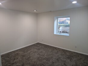 220 E 300 N, Unit 220 E in Pleasant Grove, UT - Foto de edificio - Building Photo