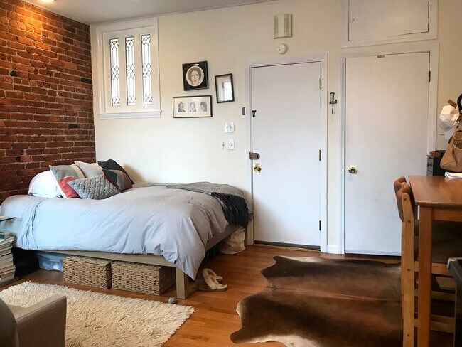 93 Marion St, Unit 8 in Brookline, MA - Building Photo - Building Photo