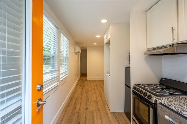 1170 Greenwich St SW in Atlanta, GA - Building Photo - Building Photo