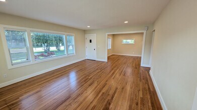 438 NE Century Blvd-Unit -#A in Hillsboro, OR - Building Photo - Building Photo