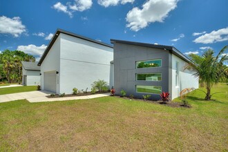 1300 Koltenborn Rd in North Port, FL - Building Photo - Building Photo