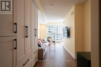 1806-77-2077 Harbour Square in Toronto, ON - Building Photo - Building Photo