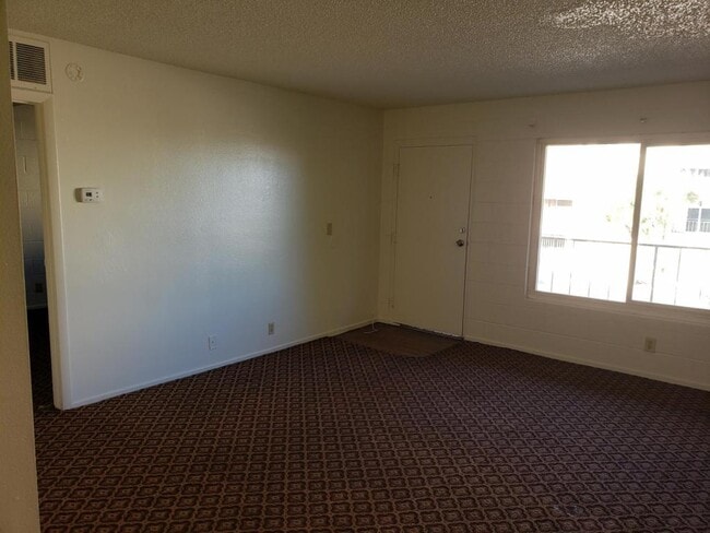 property at 605 S Royal Crest Cir