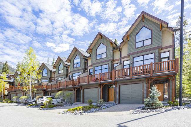 Golden Eagle Estates in Canmore, AB - Building Photo - Building Photo