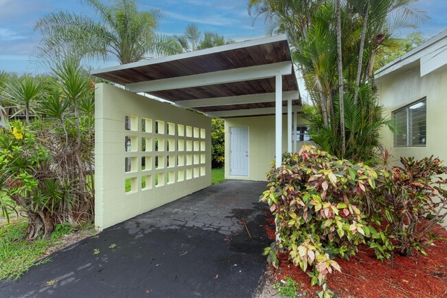 31 NE 28th Ct in Wilton Manors, FL - Building Photo - Building Photo