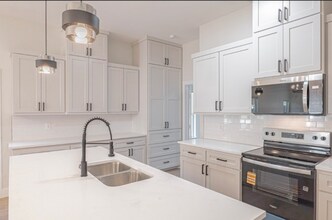 13705 Biggs St in Dallas, TX - Foto de edificio - Building Photo