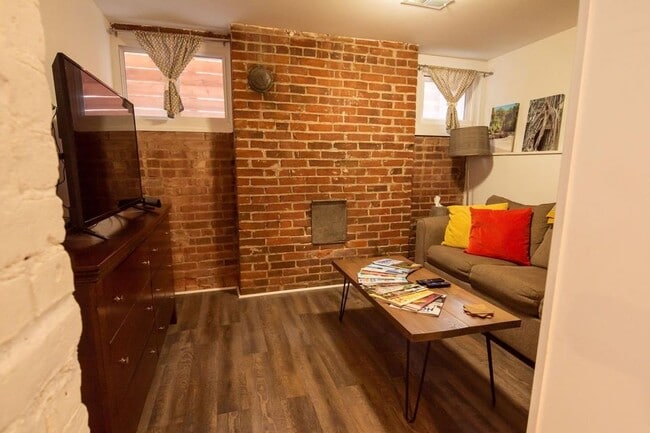 2235 York St, Unit Basement in Denver, CO - Building Photo - Building Photo