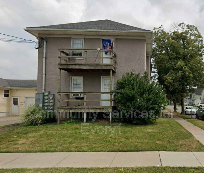 247 Roesch Ave in Buffalo, NY - Building Photo