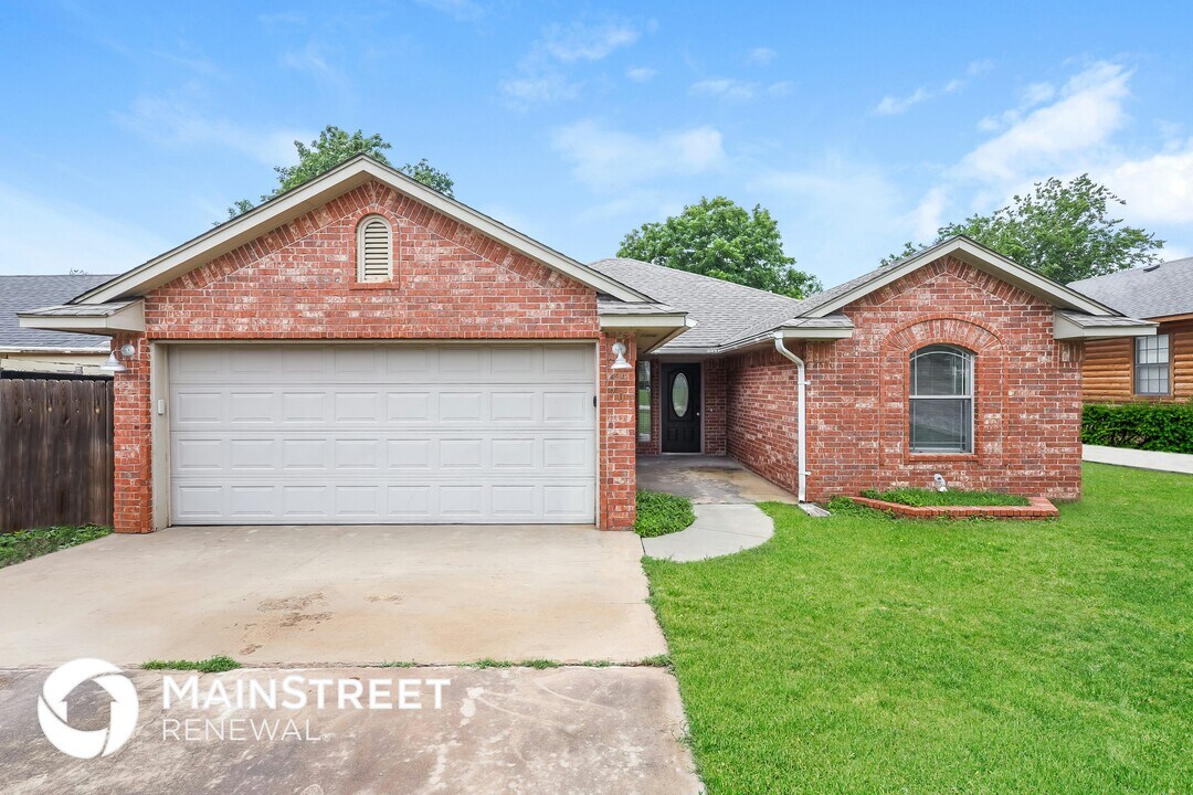 707 N Monroe Ave in Blanchard, OK - Building Photo