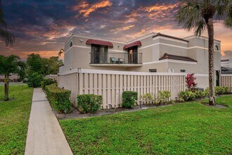 3715 Village Dr in Delray Beach, FL - Building Photo - Building Photo