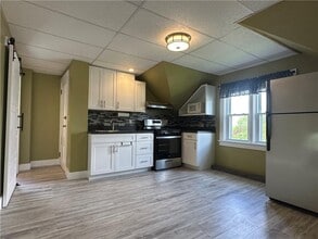 296 Canonicus St in Tiverton, RI - Building Photo - Building Photo