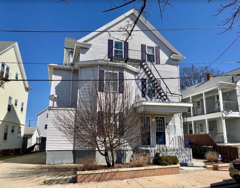 22 Lawrence St in Pawtucket, RI - Building Photo