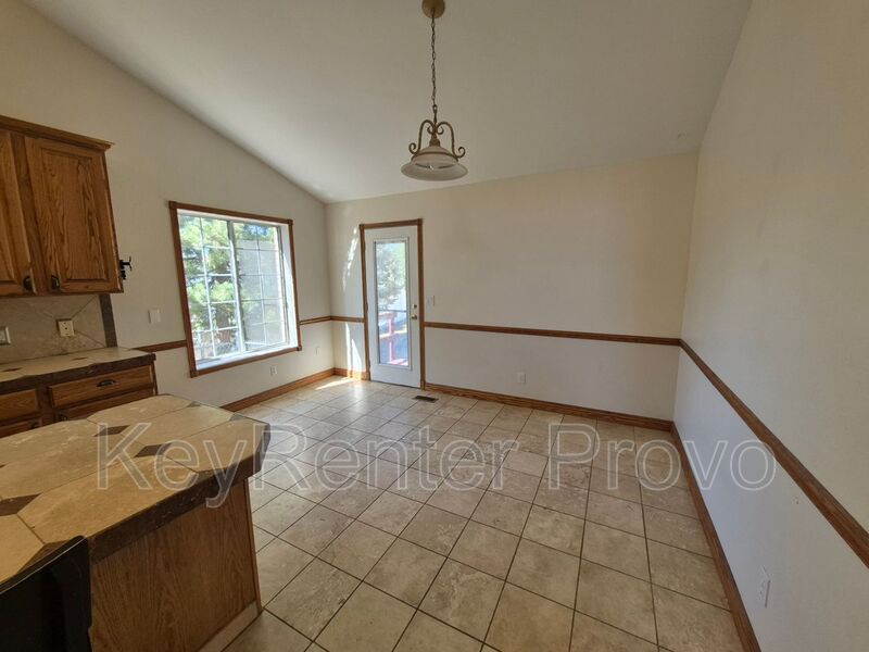 75 S Astor Ln in Elk Ridge, UT - Building Photo
