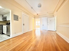 466 Commonwealth Ave, Unit 401 in Boston, MA - Building Photo - Building Photo