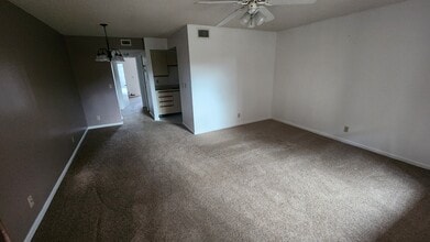 911 SW South River Dr, Unit 104 in Stuart, FL - Building Photo - Building Photo