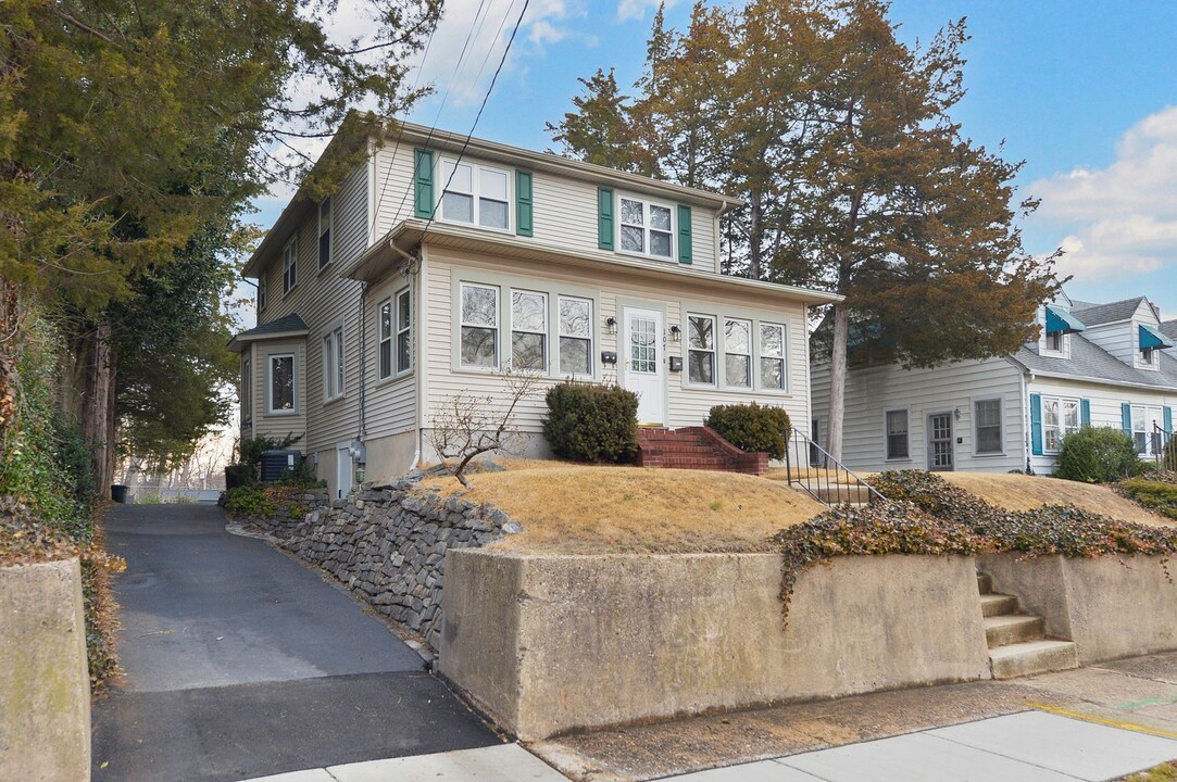 107 E Kings Hwy in Mt Ephraim, NJ - Building Photo