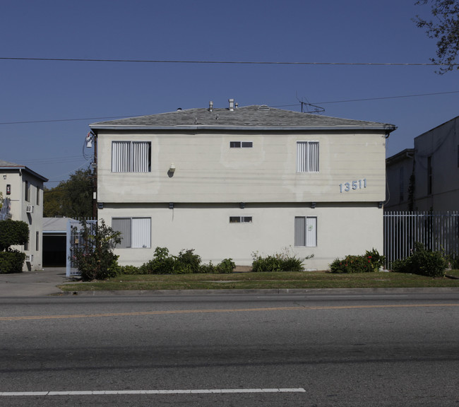 13511-13517 Victory Blvd in Van Nuys, CA - Building Photo - Building Photo