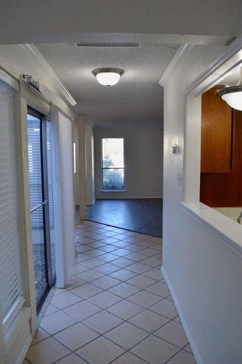 13810 Crested Point in San Antonio, TX - Building Photo