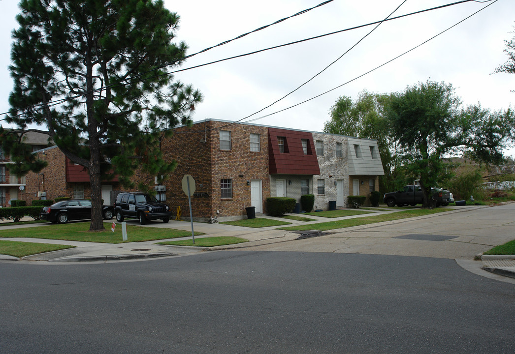 2601 Transcontinental Dr in Metairie, LA - Foto de edificio