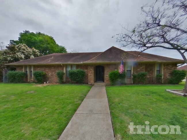 2001 Libby Ln in Grand Prairie, TX - Building Photo - Building Photo