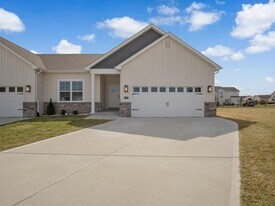 703 Applewood Creek Dr, Unit 2 in Fairview Heights, IL - Building Photo